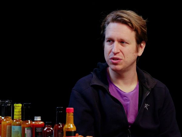 Hot Ones - Pete Holmes Does Improv While Eating Spicy Wings