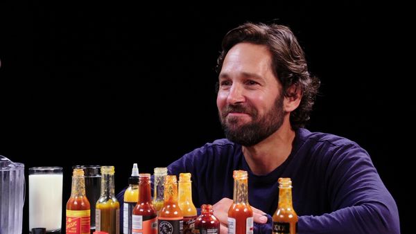 Hot Ones - Paul Rudd Does a Historic Dab While Eating Spicy Wings