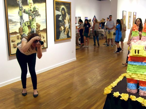 Crazy Cakes - Carnivals, Cityscapes and Glowing Cakes
