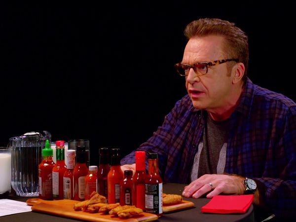 Hot Ones - Tom Arnold Melts Down While Eating Spicy Wings