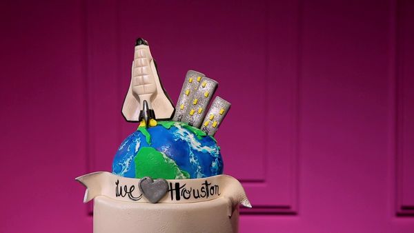 Wedding Cake Championship - Puppet Love
