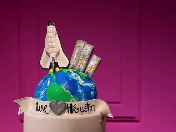 Wedding Cake Championship - Puppet Love