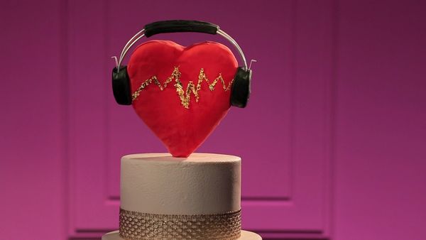 Wedding Cake Championship - Live to Dance