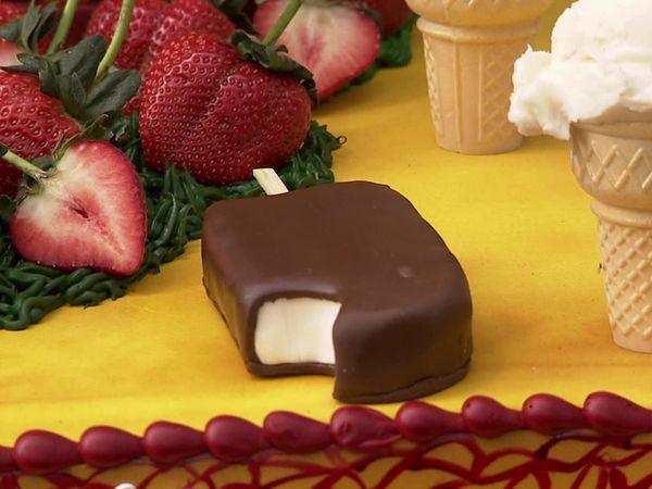 Cake Boss - Strawberries, Sinatra, and Sick Ovens