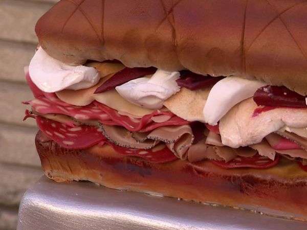 Cake Boss - 6-foot Sub Sandwich, Zeppoles and a Sick Mauro
