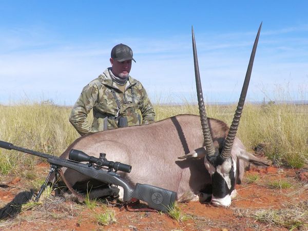 Blue Collar Adventures - Chapungu-Kambako Kalahari Oryx