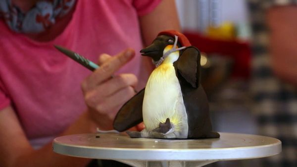 Crazy Cakes - Flying and Golden Cakes
