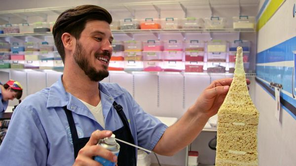 Crazy Cakes - Big Ben and Wearable Hat Cakes