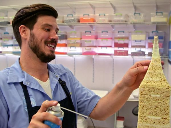 Crazy Cakes - Big Ben and Wearable Hat Cakes