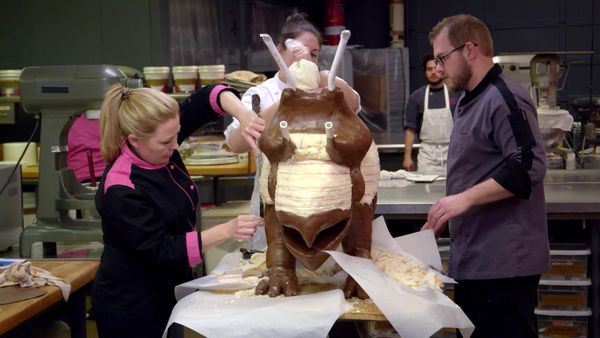 Crazy Cakes - Dinosaurs and Golden Gate Cakes