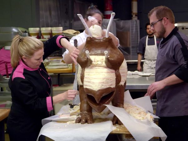 Crazy Cakes - Dinosaurs and Golden Gate Cakes