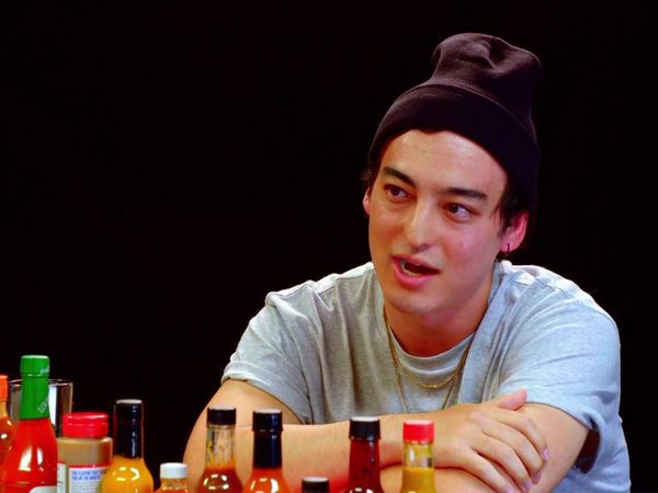 Hot Ones - Joji Sets His Face on Fire While Eating Spicy Wings