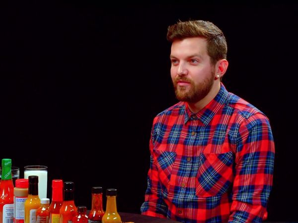 Hot Ones - Dillon Francis Hurts His Body with Spicy Wings