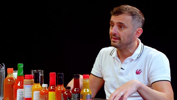 Hot Ones - Gary Vaynerchuk Tests His Mental Toughness While Eating Spicy Wings