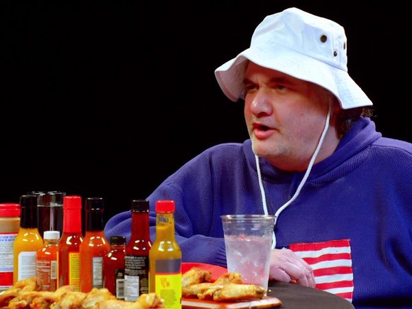Hot Ones - Artie Lange Is Raw and Uncensored While Eating Spicy Wings