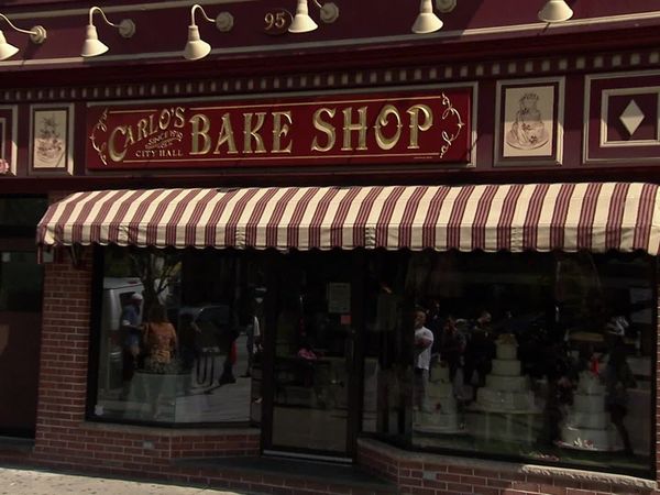 Cake Boss - Working at the Car Wash