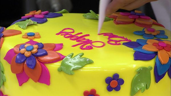 Cake Boss - A Fire, a Fashionista, and Family