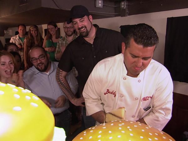 Cake Boss - Cheeseburgers, Cures and a Challenge