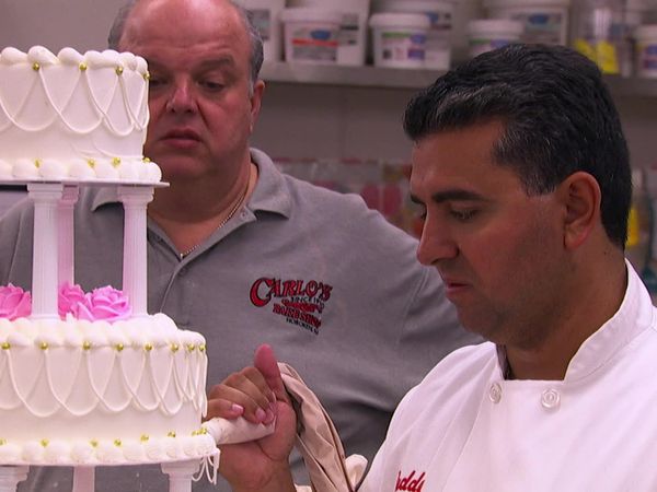 Cake Boss - Icing the Cake