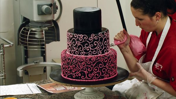 Cake Boss - Welcome Back Robin!