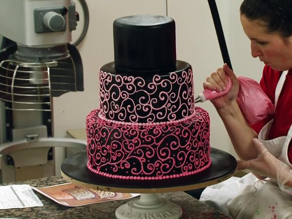 Cake Boss - Welcome Back Robin!