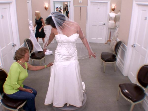 Say Yes to the Dress - Moms and Daughters
