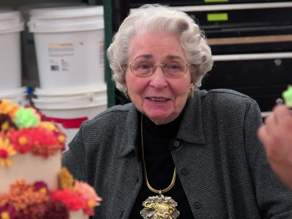 Cake Boss - Snowman, Mentor And Model Mary