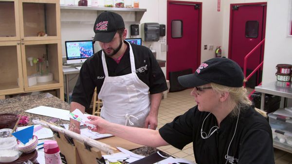 Cake Boss - Extraterrestrials and Giant Tacos