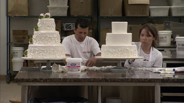 Cake Boss - Props, Pies and Party Time!