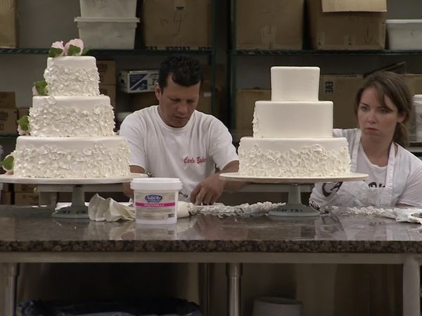Cake Boss - Props, Pies and Party Time!