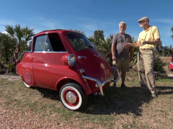 Mi Coche Clasico - Día del Salón del Automóvil de Duelos