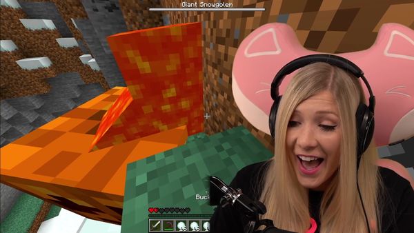 Brianna Playz - I Survived 1000 Hours as a Baby Villager