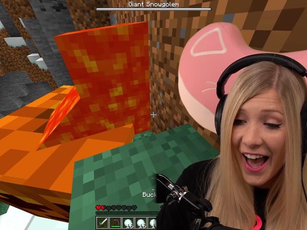 Brianna Playz - I Survived 1000 Hours as a Baby Villager