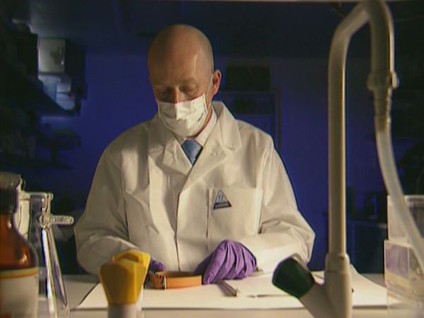 Medical Detectives - Making The Collar