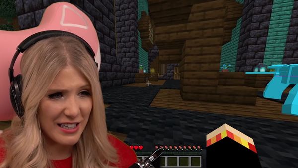 Brianna Playz - From Frog to Princess in Minecraft / I Was Kidnapped by Dragons