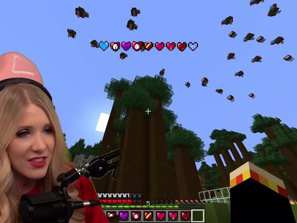 Brianna Playz - Minecraft but with Holiday Hearts / I Survived 100 Days as a Nurse in Minecraft