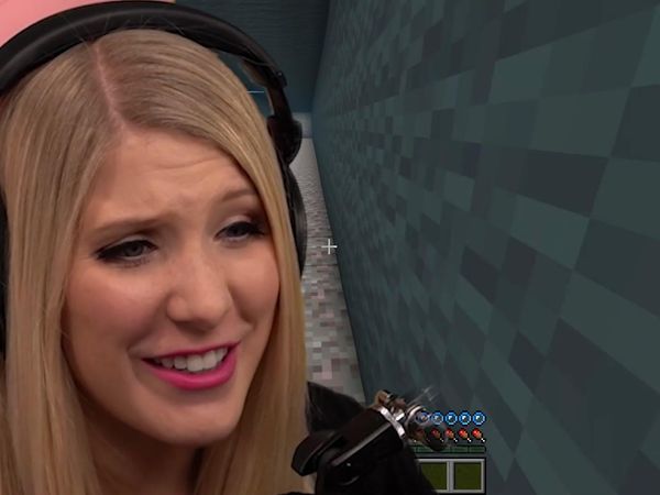 Brianna Playz - Kidnapped by Evil Mermaids in Minecraft / Surviving 100 Days as a Baby Mermaid