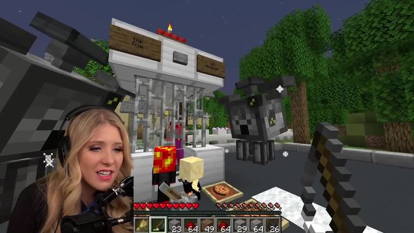 Brianna Playz - Preston and I Are having Twins / Saving Craftee in Minecraft