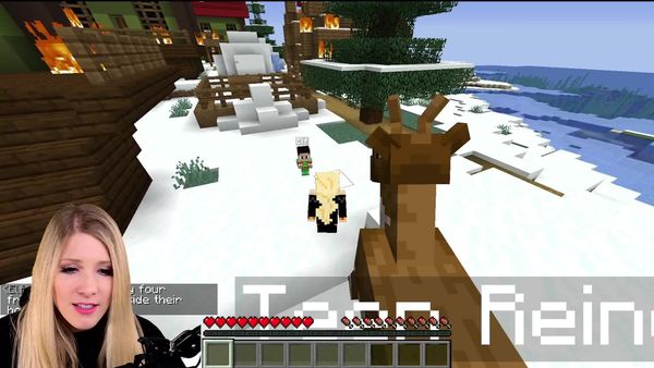 Brianna Playz - How to Tame a Baby Reindeer in Minecraft / Playing Minecraft as a Helpful Christmas Elf