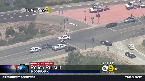 Car Chase - Wild Pursuits: 2013 - Carjacking suspect leads police on high-speed chase in Simi Valley