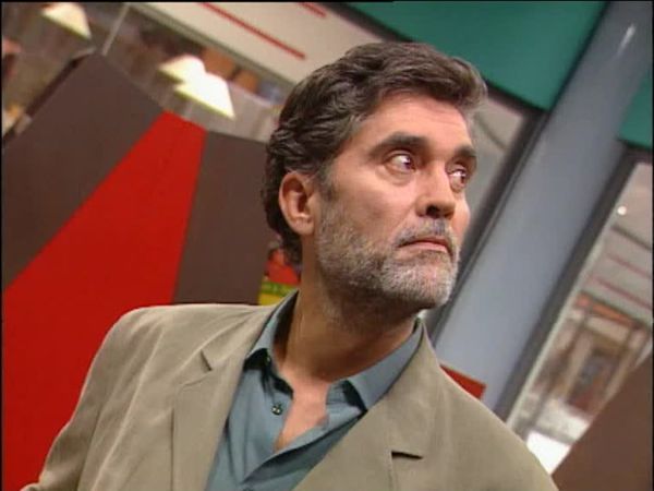 Al salir de Clase - ¿Un agujero en la capa de Elena?