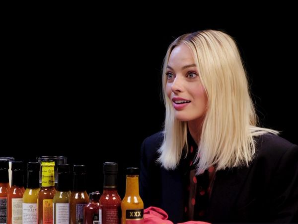 Hot Ones - Awards Season Specials - Margot Robbie Pushes Her Limits While Eating Spicy Wings