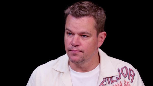 Hot Ones - Awards Season Specials - Matt Damon Sweats From His Scalp While Eating Spicy Wings
