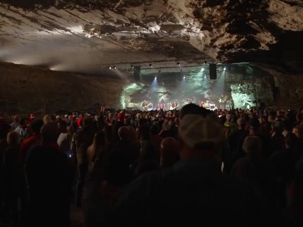 Landmarks: The Stages of Country Music - The Caverns