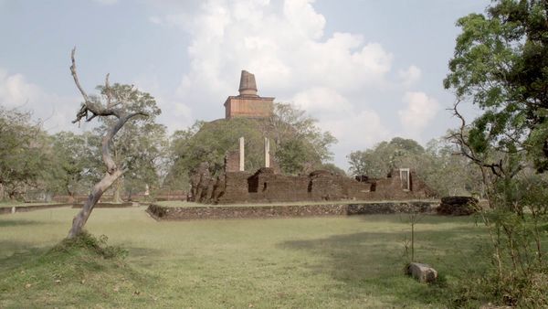 Jet Set - The Loire V Anuradhapura (Sri Lanka)