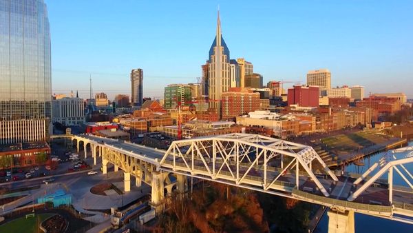 Landmarks: The Stages of Country Music - Getting Started in Nashville