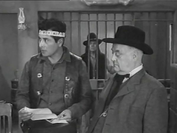 Annie Oakley - Amateur Outlaw