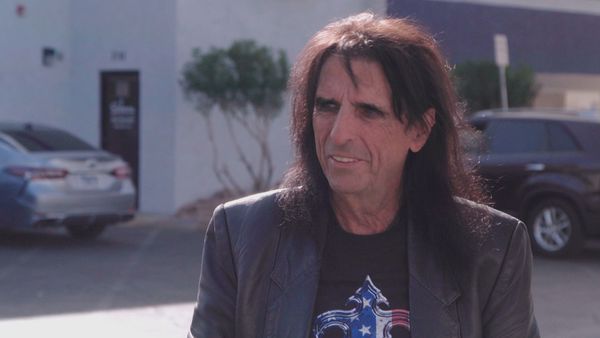 Counting Cars - Alice Cooper Returns