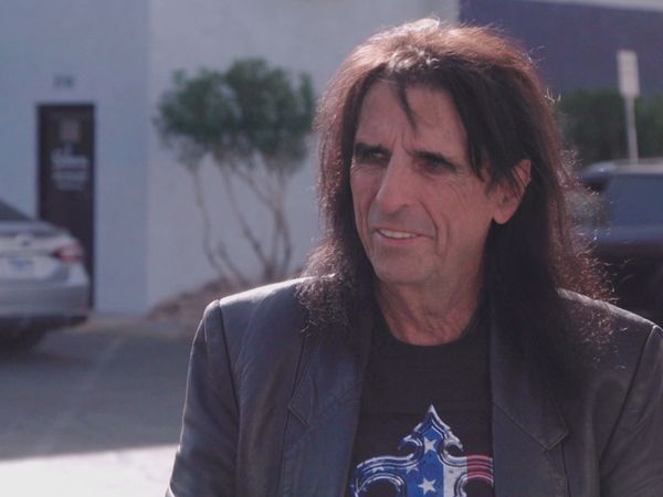 Counting Cars - Alice Cooper Returns