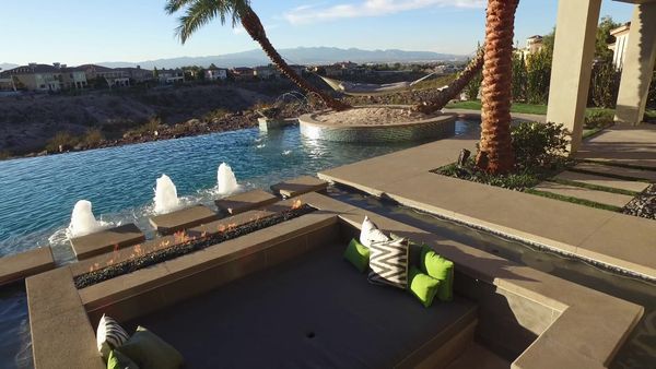 Pool Kings - Desert Oasis In Sin City